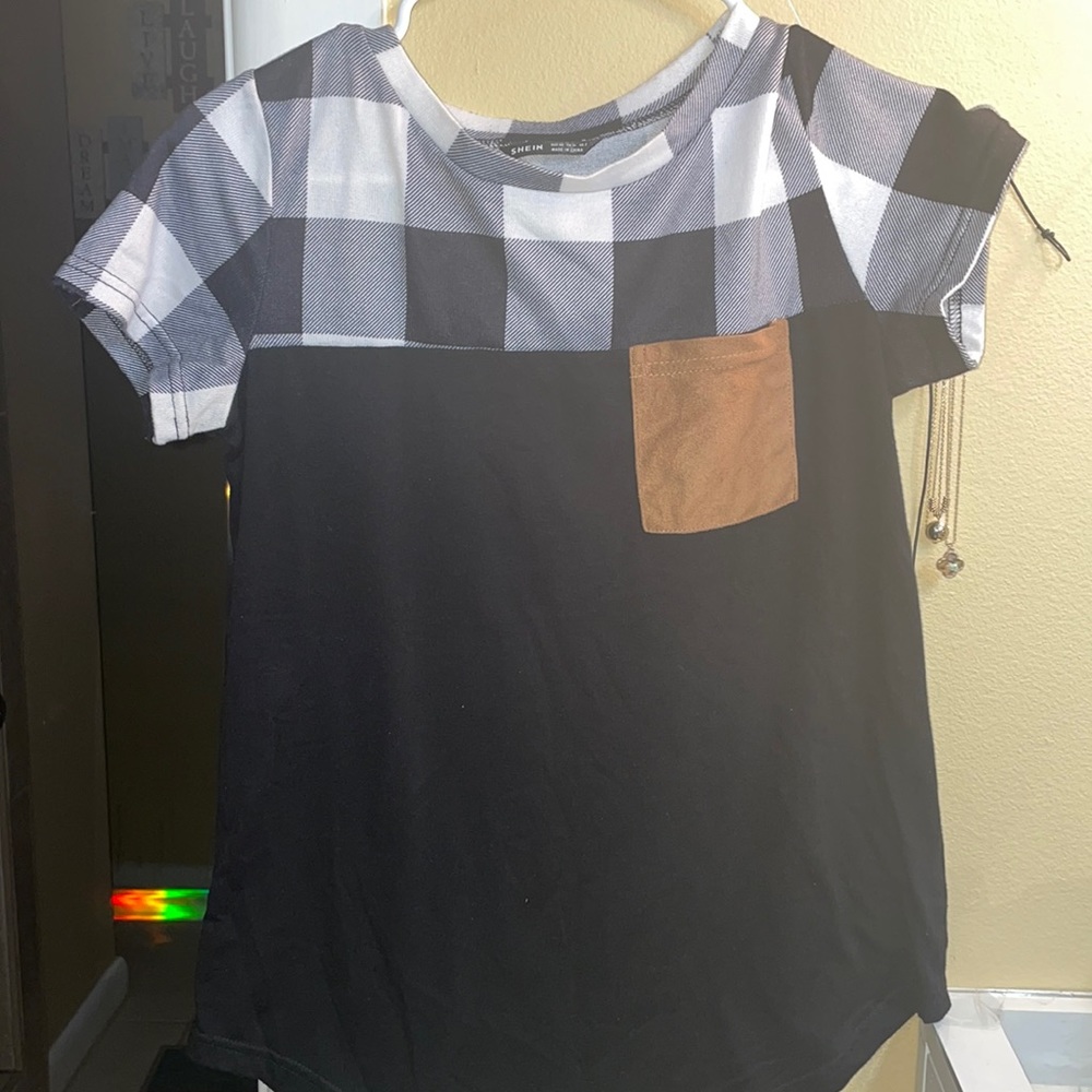 Black and white shirt 👚